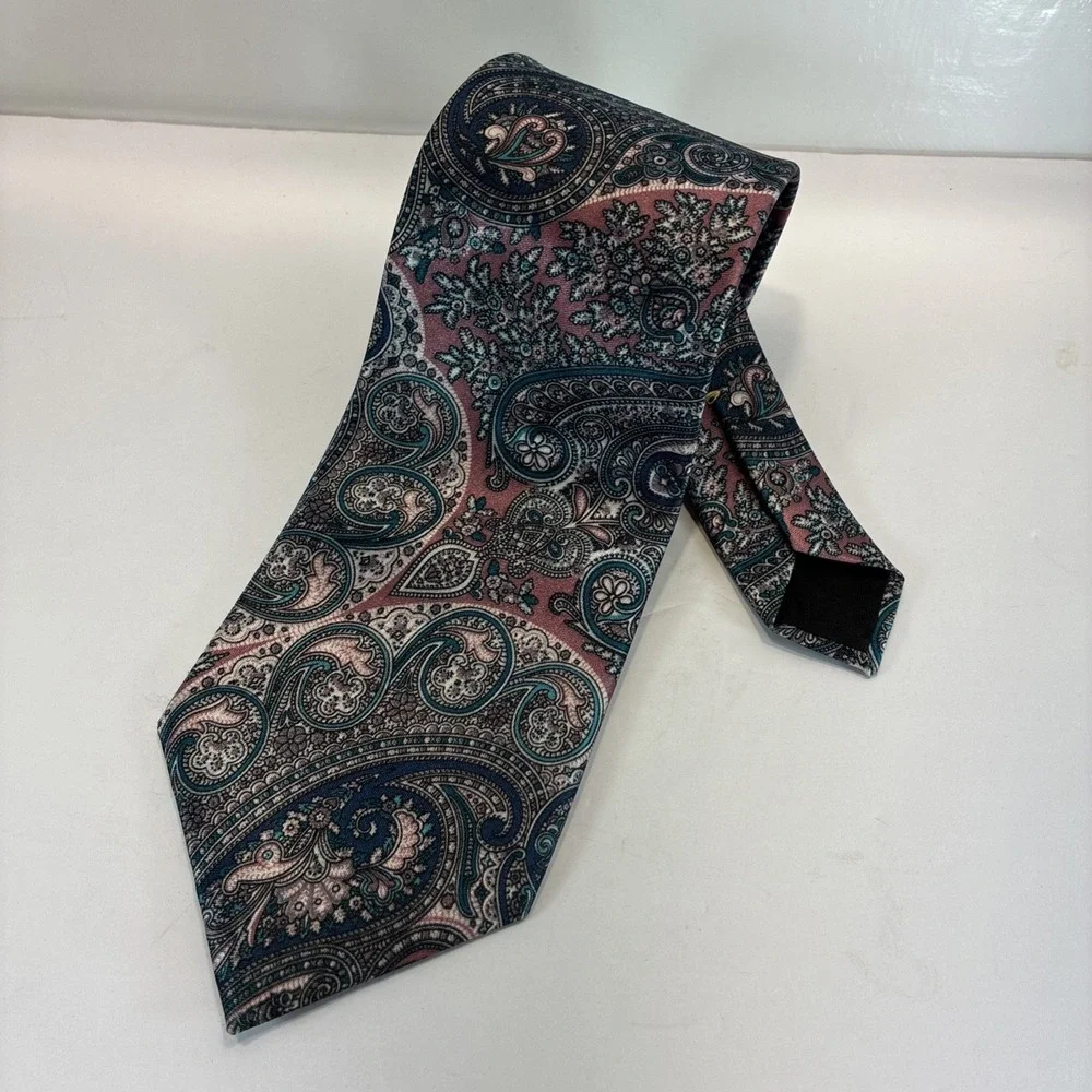 Preppy Business VTG Wembley Starshine Prints Tie Pink Blue Paisley 3.5x56 Inches